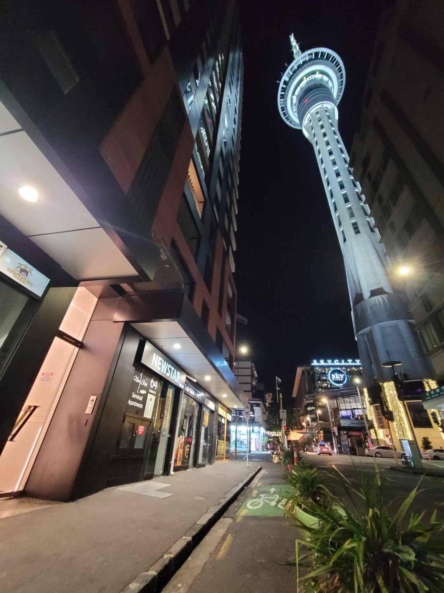 Апартаменты Sky Tower Just Next Door Окленд Экстерьер фото